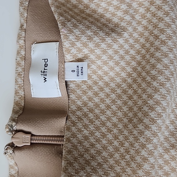 Aritzia Wilfred Checkered Mini Skirt in beige tan pattern with stretch waist - Picture 4 of 9